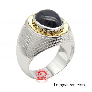 Nhẫn nam sapphire cao cấp với thiết kế hiện đại, tinh xảo kết hợp đá sapphire đen tạo nên sự lịch lãm và bí ẩn.