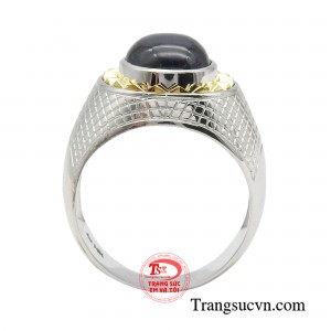 Không chỉ là một món trang sức đẹp mắt, mà còn là biểu tượng của sự thành công và quyền lực, sự tự tin, quyết đoán và tầm nhìn của một doanh nhân thành đạt.