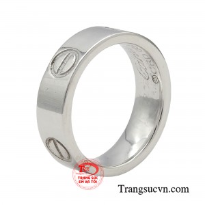 Nhẫn nam thời trang lịch lãm được thiết kế đơn giản, ít họa tiết và không cầu kỳ giúp tôn được sự lịch lãm của người đàn ông.