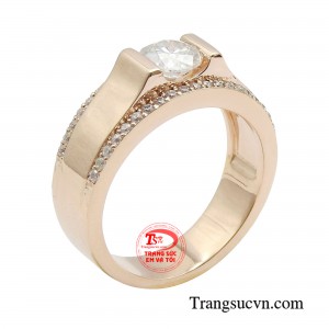 Nhẫn nam vàng hồng phong độ với thiết kế đính đá đơn giản tinh tế, giúp nam giới cảm thấy tràn đầy tự tin.