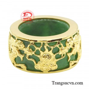 Ngoài ra khi nhẫn đeo ở vị trí ngón cái có ý nghĩa biểu thị cho quyền lực và vật chất của các bậc đế vương trong xã hội. 