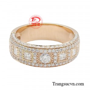 Do đó những quý cô yêu thích sự rực rỡ và tráng lệ luôn chọn mẫu nhẫn này là người bạn đồng hành trong những sự kiện hoặc thậm chí là sử dụng hàng ngày.