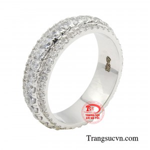 Nhẫn nữ vàng trắng phong cách thời trang với thiết kế tinh xảo, trẻ trung và độc đáo