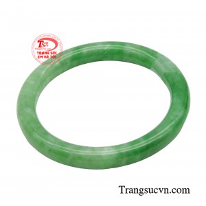 Vòng ngọc cẩm thạch thời thượng với màu sắc tươi sáng cùng chất lượng đảm bảo