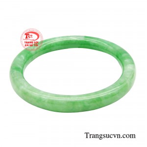 Vòng cẩm thạch có thể được xem như một món trang sức có thể đeo hằng ngày cho các chị em phụ nữ.