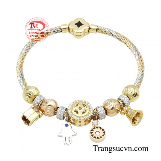 Vòng tay charm vàng thời thượng