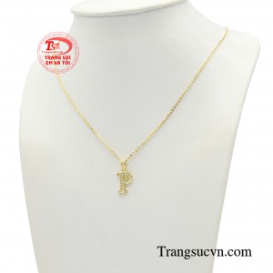 Hơn cả một món quà tặng thông thường, bộ dây chuyền chữ còn mang nhiều thông điệp sâu sắc.