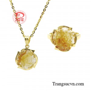 Bộ dây chuyền hoa mẫu đơn phú quý được mệnh danh là “quốc sắc thiên hương”  trong muôn hoa bởi vẻ đẹp kiêu sa bất phàm