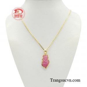 Bộ dây chuyền ruby hồ ly phú quý mang sắc đỏ hồng quyến rũ với những đường nét chạm khắc thủ công trên nền đá Ruby thiên nhiên