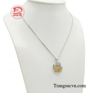 Bộ dây chuyền hồ ly đá thạch anh được chế tác với hình ảnh của cửu vỹ thiên hồ hay còn gọi là hồ ly 9 đuôi, mang sức mạnh lớn nhất trong dòng họ Hồ Ly. 