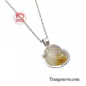 Sợi tóc của tinh thể thạch anh dày, mang đến một nguồn năng lượng rất lớn từ thiên nhiên.