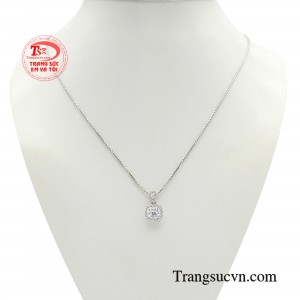 Bộ dây chuyền thời thượng cuốn hút mang đậm nét tinh tế và trang nhã là yếu tố hoàn hảo để tô điểm thêm vẻ ngoài quyến rũ cho bất kỳ bộ cánh thời trang nào.