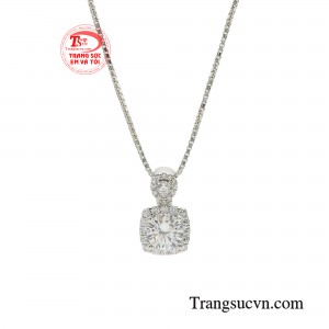 Bộ trang sức mang đến nét sang trọng và thời thượng cho mọi cô nàng xinh đẹp.