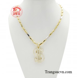 Bộ dây chuyền thời trang phóng khoáng là nguồn sức mạnh giúp đấng mày râu chinh phục mọi người xung quanh.