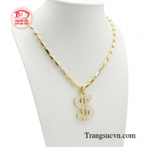 Bộ dây chuyền với thiết kế mạnh mẽ, cá tính nhưng cũng không kém phần lịch lãm, có thiết kế tinh xảo nạm đá cz nổi bật sẽ là nét chấm phá để phái mạnh thêm phần hoàn hảo.