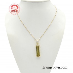 Bộ dây chuyền tourmaline cuốn hút được thiết kế độc đáo, sang trọng, được chế tác tỉ mỉ và kỹ lưỡng, tạo nên sự quý phái và đẳng cấp cho người đeo.