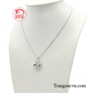 Có thể phối dễ dàng với nhiều phong cách khác nhau mà vẫn đem lại sự tinh tế và nhã nhặn.