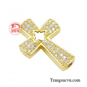 Kết hợp nạm đá CZ tạo cảm giác mềm mại, sang trọng. 