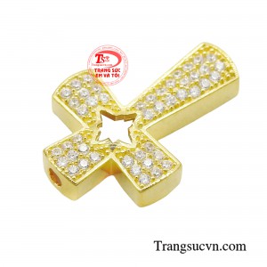 Thiết kế charm thánh giá hiện đại, sáng tạo làm hình ảnh cây thánh giá quen thuộc trở nên tươi mới hơn rất nhiều phù hợp với những bạn trẻ năng động.
