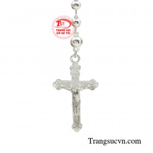 Việc lần hạt và đọc chuỗi kinh mân côi được xem là nghi thức cầu nguyện giúp chữa lành tinh thần cho những ai đang đối diện với khó khăn, trở ngại.