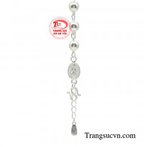 Việc cầu kinh mỗi ngày giúp chúng ta càng gần với Chúa hơn, yêu thương và giúp đỡ lẫn nhau theo lời Chúa dạy. 