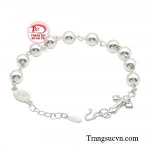 Chẳng những vậy hạt chuỗi được gia công một cách tinh xảo, tỉ mỉ, khéo léo từ bàn tay của các người thợ thủ công lành nghề.