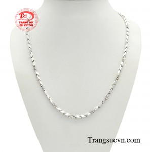 Dây chuyền nam vàng trắng phong độ là hiện thân cho chuẩn mực mới của trang sức tinh tế