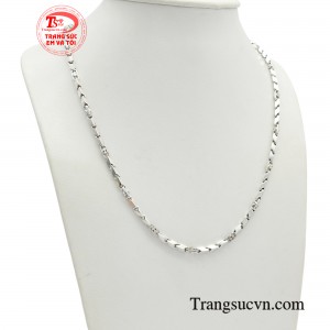 Một điểm nhấn thời trang không thể thiếu trong việc khẳng định phong cách cá nhân và vượt qua giới hạn chính mình.