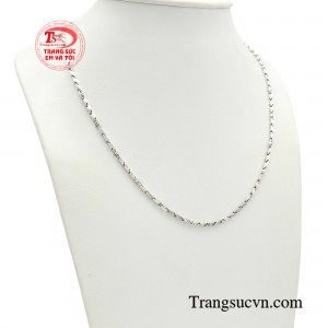 Với chất liệu vàng trắng sáng, hiện đại, linh hoạt và màu sắc phù hợp với mọi trang phục