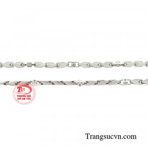 Dây chuyền nam vàng trắng vẫn luôn là sự lựa chọn tuyệt vời cho quý ông yêu thích vẻ đẹp lịch lãm, sang trọng mà đẳng cấp. 