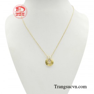 Dây chuyền nữ thời thượng quyến rũ là điểm nhấn đắt giá cho những nàng yêu thích sự thanh lịch và đẳng cấp.