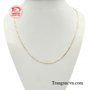 Dây chuyền nữ thời trang duyên dáng có thiết kế thanh lịch và duyên dáng khắc họa vẻ đẹp quyến rũ và tinh tế của phái đẹp.