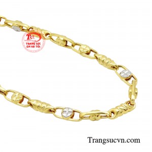 Chiếc dây chuyền chính là món phụ kiện trang sức ngôn ngữ không lời, gián tiếp bộc lộ sự nam tính, mạnh mẽ của quý ông, tạo được ấn tượng cho người đối diện.