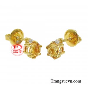 Nó có thể được phối cùng với chiếc đầm đi tiệc để thêm phần cá tính. Đây sẽ là món trang sức mang lại may mắn cũng như tô điểm vẻ yêu kiều cho nàng.