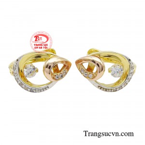 Với thiết kế thời trang độc đáo từ chất liệu vàng 18K sành điệu, nàng đã có cho mình một trợ thủ đắc lực cân trọn mọi phong cách.