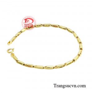 Để trở thành người đàn ông lịch lãm, nam tính và khỏe khoắn, hãy chọn chiếc lắc tay làm bạn đồng hành. 