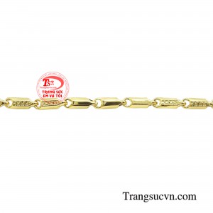 Chỉ cần đeo chiếc lắc tay nam vàng khí chất này trên tay, đảm bảo gu thời trang của bạn sẽ thêm phần độc đáo và sang trọng hơn rất nhiều đấy.