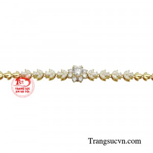 Bạn có thể đeo sản phẩm này vào bất cứ dịp nào quan trọng, dù đi học đi tiệc hay đi gặp đối tác làm ăn.