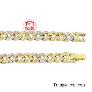 Và khi đó, món trang sức này sẽ giúp bạn phát huy vẻ đẹp tiềm ẩn bên trong. 