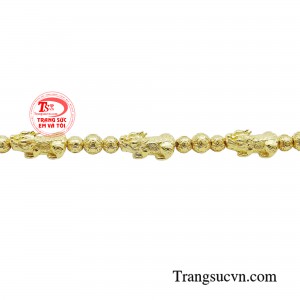 Bạn sẽ trở thành người phụ nữ xinh đẹp và tự tin hơn khi khoác lên mình chiếc lắc tay này.