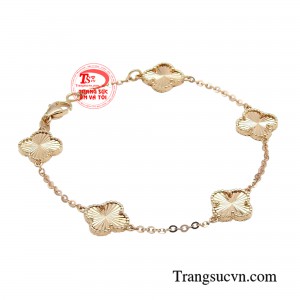 Từ đó nàng có thể tự tin thể hiện gu thời trang sành điệu của mình.