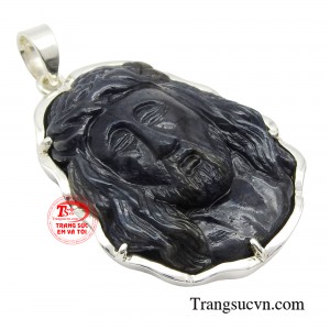 Sapphire thu hút những điều tích cực, cải thiện suy nghĩ tiêu cực. 