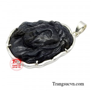 Mặt Chúa Giêsu sang trọng cũng được coi là món quà ý nghĩa khi dành tặng bạn bè và người thân.