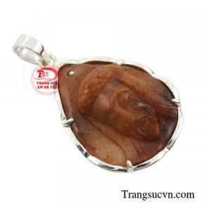 Trong tâm linh, người ta nói đeo loại đá này giúp mang lại cho chủ nhân sự thịnh vượng, hạnh phúc và sức khỏe.