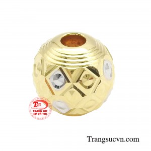 Mặt dây charm tinh xảo sẽ lưu giữ những tình cảm, hy vọng, mơ ước cho người được tặng, cũng như những điều mà người tặng muốn gửi gắm. 