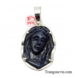 Mặt dây Đức Mẹ an lành độc đáo, trẻ trung, hiện đại mà không kém phần sang trọng.