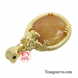 Rồng là linh vật linh thiêng, tượng trưng cho sự may mắn, tốt lành, là biểu tượng của các vị hoàng đế, các chính nhân quân tử.