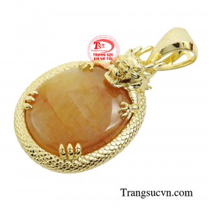 Vì vậy, khi sở hữu một chiếc mặt dây được thiết kế theo hình Rồng sẽ mang lại những điều tốt đẹp trong trong sự nghiệp và cuộc sống.