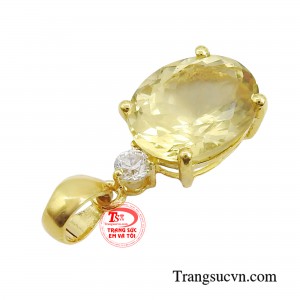 Đá citrine không chỉ mang vẻ đẹp tinh tế, sang trọng mà còn có ý nghĩa phong thủy sâu sắc, là biểu tượng cho sự thịnh vượng, may mắn và quyền lực.