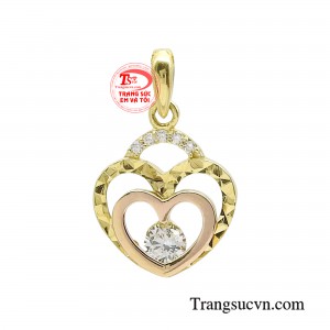 Mặt dây trái tim cuốn hút với thiết kế trái tim ngọt ngào là món trang sức chất chứa những cung bậc cảm xúc trong tình yêu. 